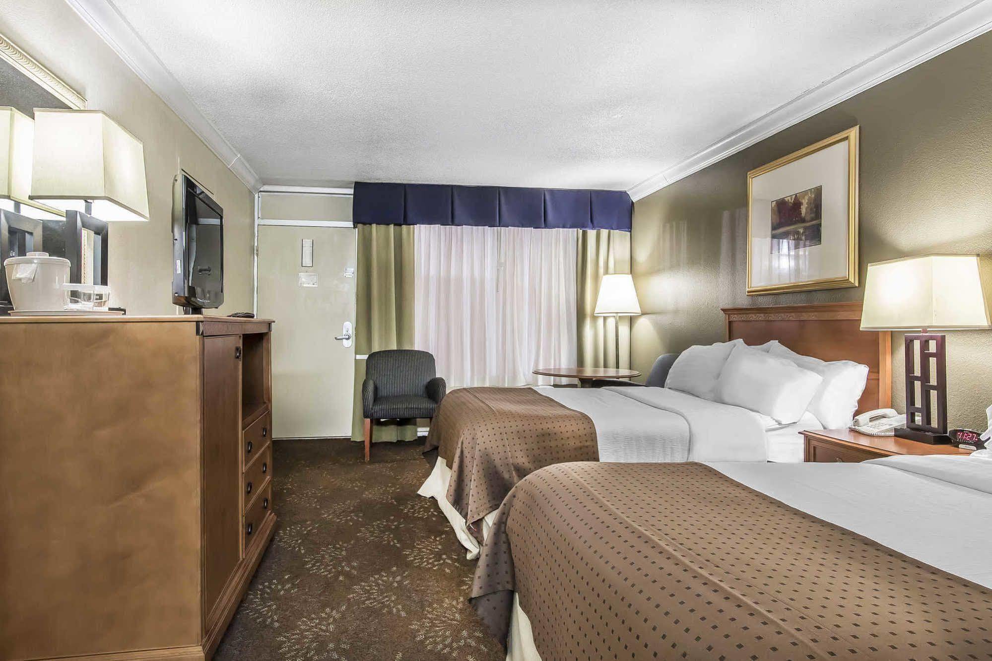 Clarion Inn Морган Сити Екстериор снимка